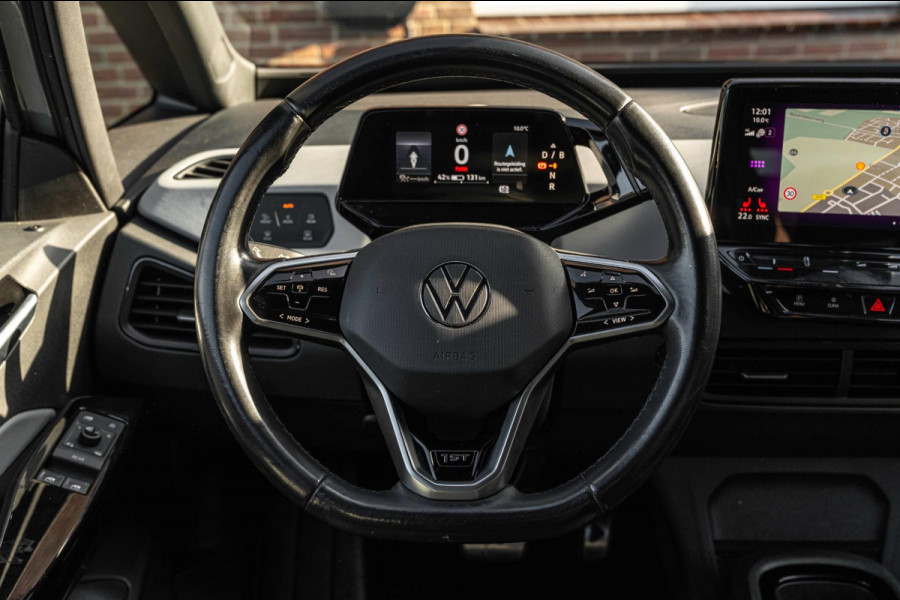 Volkswagen ID.3 First Plus 58 kWh 1e Eig Sfeerverlichting Keyless Adaptive Camera Stoelverwarming 19''
