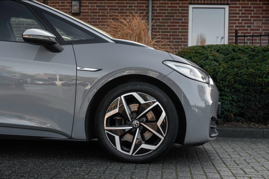 Volkswagen ID.3 First Plus 58 kWh 1e Eig Sfeerverlichting Keyless Adaptive Camera Stoelverwarming 19''