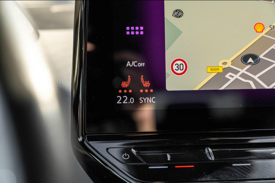 Volkswagen ID.3 First Plus 58 kWh 1e Eig Sfeerverlichting Keyless Adaptive Camera Stoelverwarming 19''
