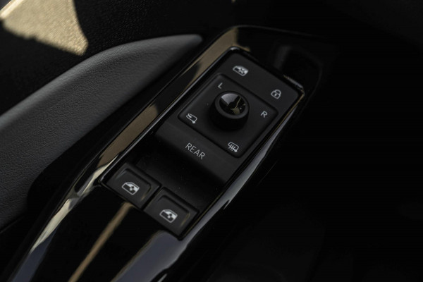 Volkswagen ID.3 First Plus 58 kWh 1e Eig Sfeerverlichting Keyless Adaptive Camera Stoelverwarming 19''
