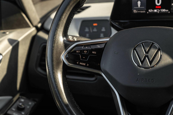 Volkswagen ID.3 First Plus 58 kWh 1e Eig Sfeerverlichting Keyless Adaptive Camera Stoelverwarming 19''