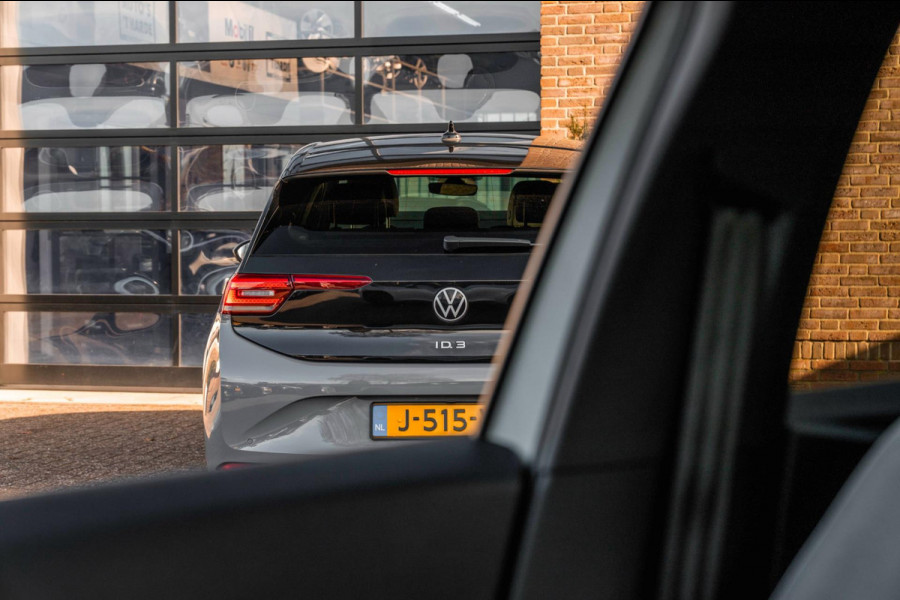 Volkswagen ID.3 First Plus 58 kWh 1e Eig Sfeerverlichting Keyless Adaptive Camera Stoelverwarming 19''