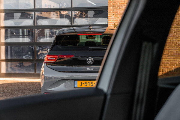 Volkswagen ID.3 First Plus 58 kWh 1e Eig Sfeerverlichting Keyless Adaptive Camera Stoelverwarming 19''