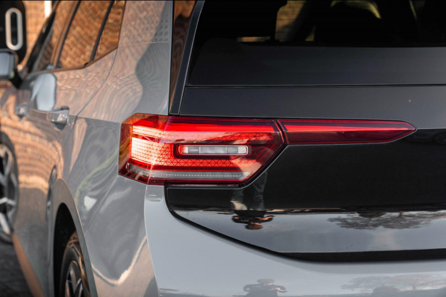 Volkswagen ID.3 First Plus 58 kWh 1e Eig Sfeerverlichting Keyless Adaptive Camera Stoelverwarming 19''
