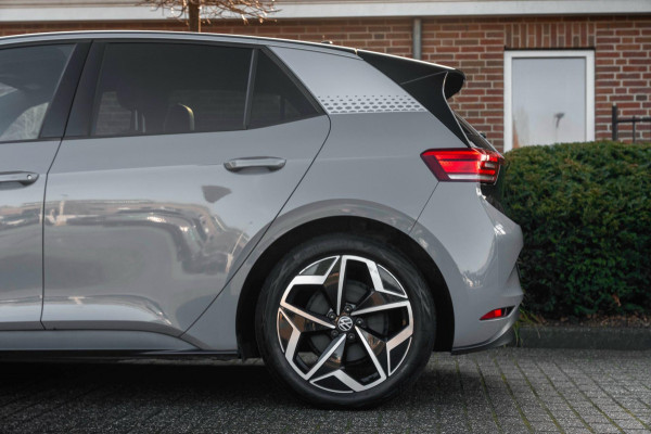 Volkswagen ID.3 First Plus 58 kWh 1e Eig Sfeerverlichting Keyless Adaptive Camera Stoelverwarming 19''