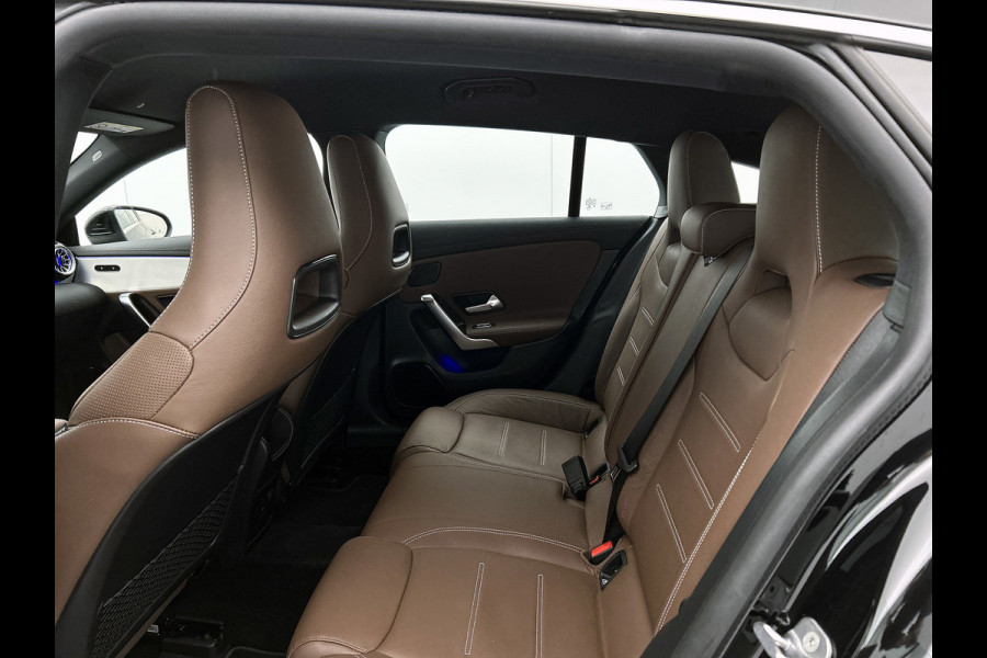 Mercedes-Benz CLA-Klasse Shooting Brake 250 e AMG Line(Dealer OnderH, SfeerVerlichting, Camera, Stoelkoeling/ Verwarming, Etc)