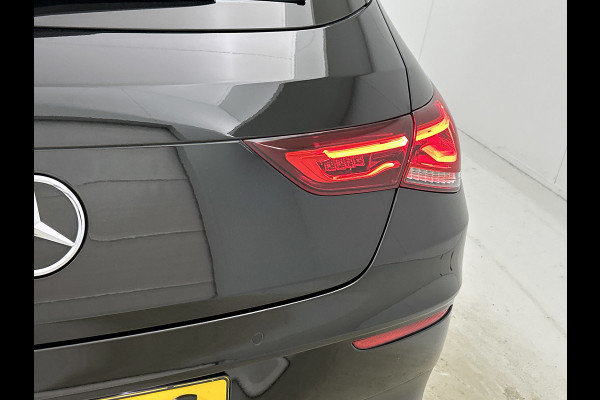 Mercedes-Benz CLA-Klasse Shooting Brake 250 e AMG Line(Dealer OnderH, SfeerVerlichting, Camera, Stoelkoeling/ Verwarming, Etc)