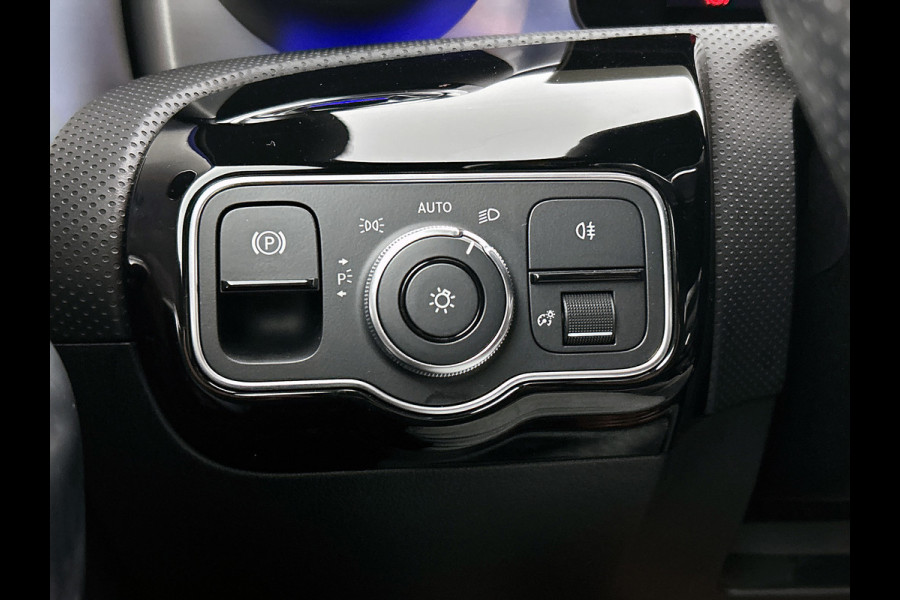 Mercedes-Benz CLA-Klasse Shooting Brake 250 e AMG Line(Dealer OnderH, SfeerVerlichting, Camera, Stoelkoeling/ Verwarming, Etc)