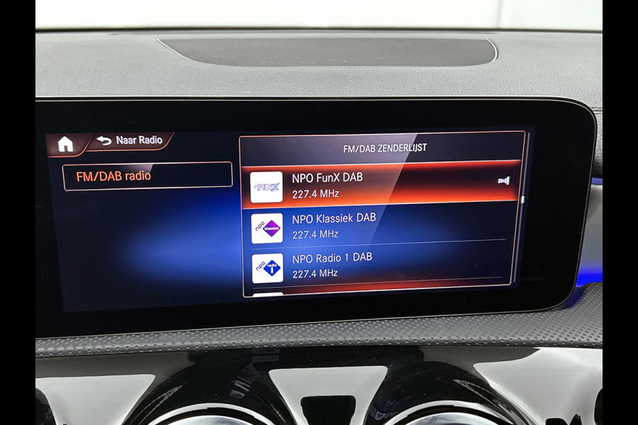 Mercedes-Benz CLA-Klasse Shooting Brake 250 e AMG Line(Dealer OnderH, SfeerVerlichting, Camera, Stoelkoeling/ Verwarming, Etc)