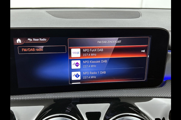 Mercedes-Benz CLA-Klasse Shooting Brake 250 e AMG Line(Dealer OnderH, SfeerVerlichting, Camera, Stoelkoeling/ Verwarming, Etc)