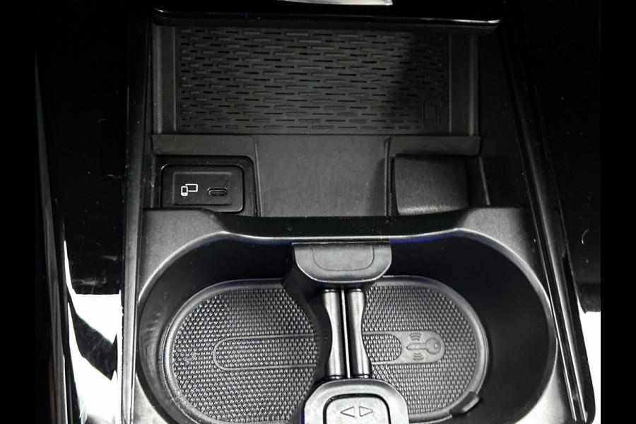 Mercedes-Benz CLA-Klasse Shooting Brake 250 e AMG Line(Dealer OnderH, SfeerVerlichting, Camera, Stoelkoeling/ Verwarming, Etc)