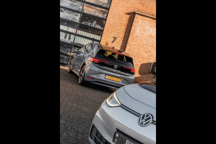 Volkswagen ID.3 First 58 kWh 350 Km Actieradius BTW 1e Eig Adaptive Sfeerverlichting Stoelverwarming 18''