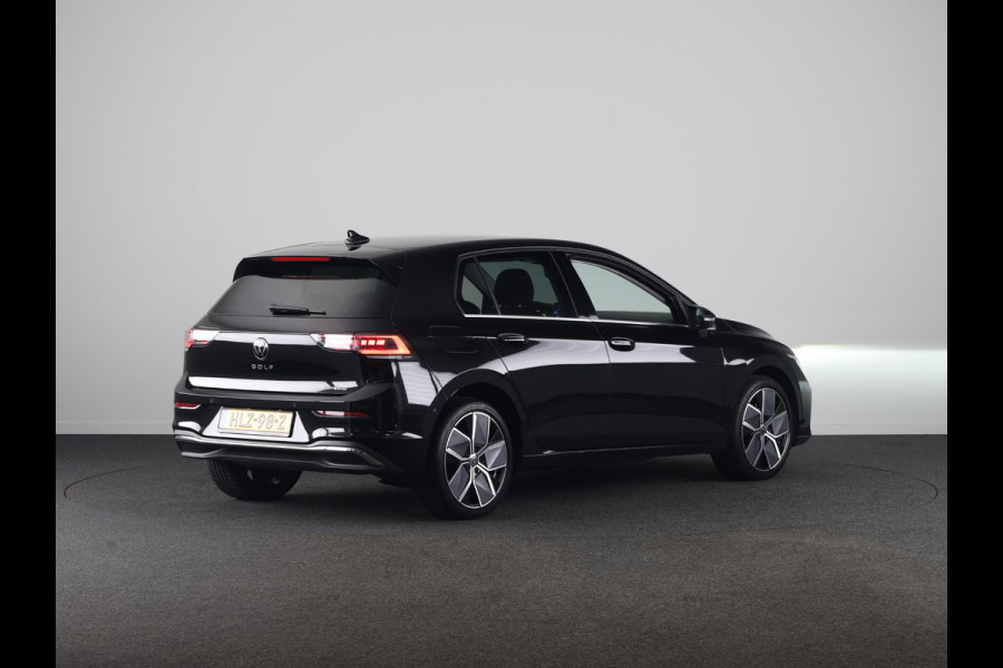 Volkswagen Golf 1.5 eHybrid Style Edition 204 pk Automaat (DSG) | Verlengde garantie | Parkeersensoren (Park assist) | Rondomzicht camera | Matrix LED koplampen | Stoelverwarming |
