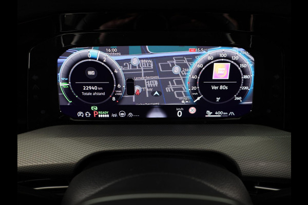 Volkswagen Golf 1.5 eHybrid Style Edition 204 pk Automaat (DSG) | Verlengde garantie | Parkeersensoren (Park assist) | Rondomzicht camera | Matrix LED koplampen | Stoelverwarming |