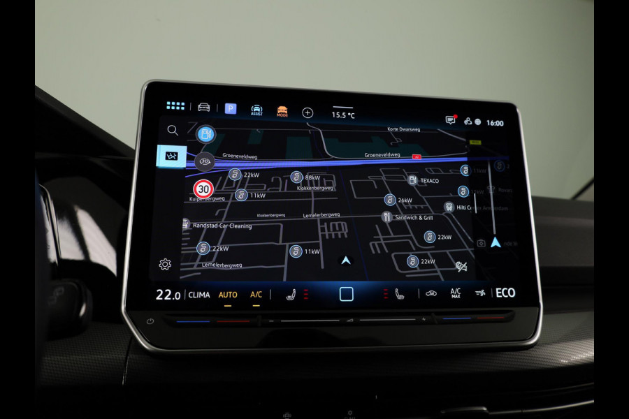 Volkswagen Golf 1.5 eHybrid Style Edition 204 pk Automaat (DSG) | Verlengde garantie | Parkeersensoren (Park assist) | Rondomzicht camera | Matrix LED koplampen | Stoelverwarming |