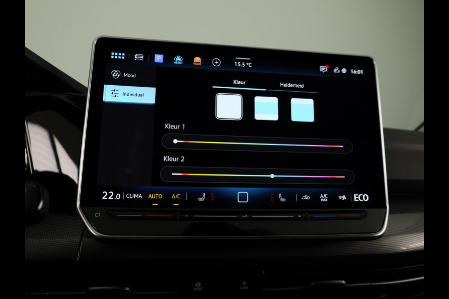 Volkswagen Golf 1.5 eHybrid Style Edition 204 pk Automaat (DSG) | Verlengde garantie | Parkeersensoren (Park assist) | Rondomzicht camera | Matrix LED koplampen | Stoelverwarming |