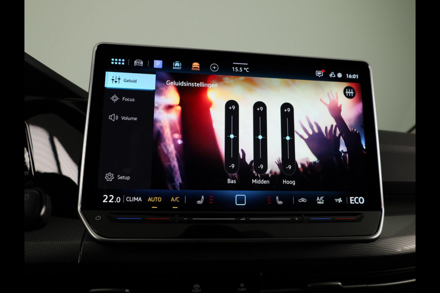 Volkswagen Golf 1.5 eHybrid Style Edition 204 pk Automaat (DSG) | Verlengde garantie | Parkeersensoren (Park assist) | Rondomzicht camera | Matrix LED koplampen | Stoelverwarming |