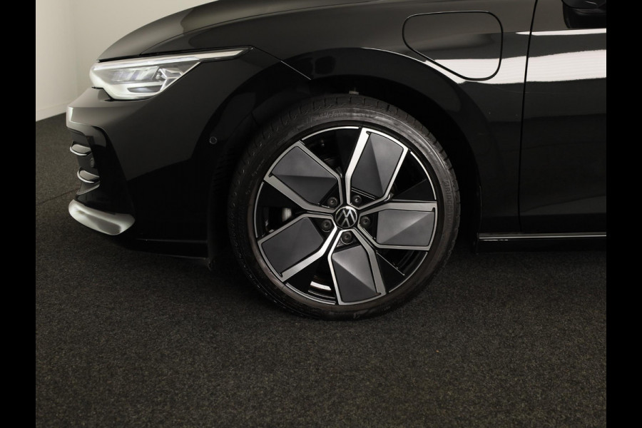 Volkswagen Golf 1.5 eHybrid Style Edition 204 pk Automaat (DSG) | Verlengde garantie | Parkeersensoren (Park assist) | Rondomzicht camera | Matrix LED koplampen | Stoelverwarming |