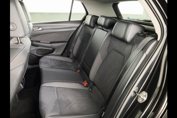 Volkswagen Golf 1.5 eHybrid Style Edition 204 pk Automaat (DSG) | Verlengde garantie | Parkeersensoren (Park assist) | Rondomzicht camera | Matrix LED koplampen | Stoelverwarming |