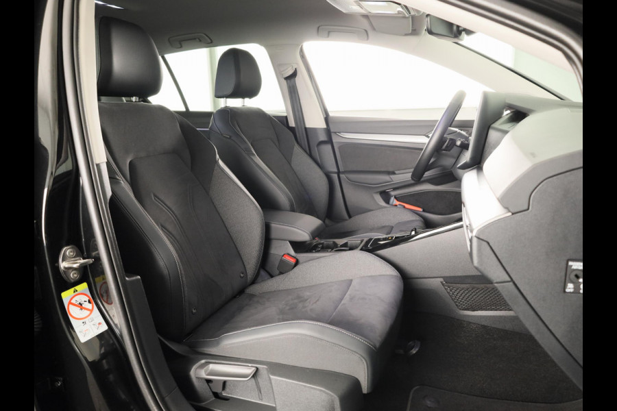 Volkswagen Golf 1.5 eHybrid Style Edition 204 pk Automaat (DSG) | Verlengde garantie | Parkeersensoren (Park assist) | Rondomzicht camera | Matrix LED koplampen | Stoelverwarming |