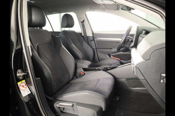 Volkswagen Golf 1.5 eHybrid Style Edition 204 pk Automaat (DSG) | Verlengde garantie | Parkeersensoren (Park assist) | Rondomzicht camera | Matrix LED koplampen | Stoelverwarming |