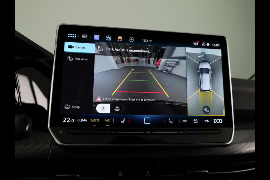 Volkswagen Golf 1.5 eHybrid Style Edition 204 pk Automaat (DSG) | Verlengde garantie | Parkeersensoren (Park assist) | Rondomzicht camera | Matrix LED koplampen | Stoelverwarming |