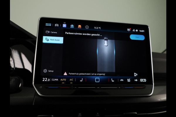 Volkswagen Golf 1.5 eHybrid Style Edition 204 pk Automaat (DSG) | Verlengde garantie | Parkeersensoren (Park assist) | Rondomzicht camera | Matrix LED koplampen | Stoelverwarming |