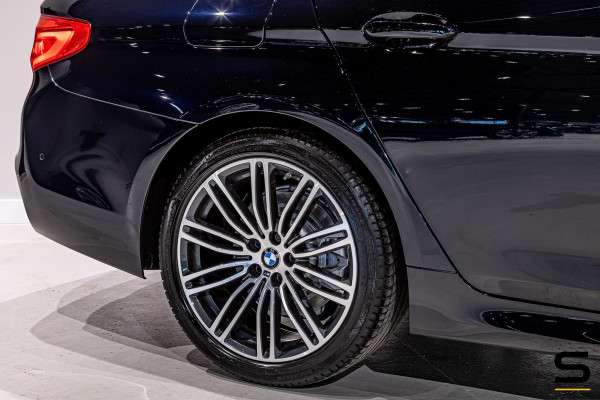 BMW 5 Serie 520i High Executive Edition|M-sport|NAP|Full|1eig
