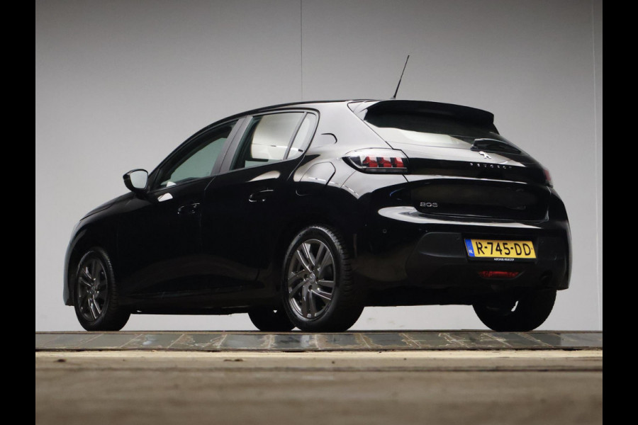 Peugeot 208 1.2 PureTech Allure Sport (APPLE CARPLAY,NAVI,PDC,CRUISE,LED,ELEKTRISCH PAKKET,SPORTSTOELEN,LM VELGEN)