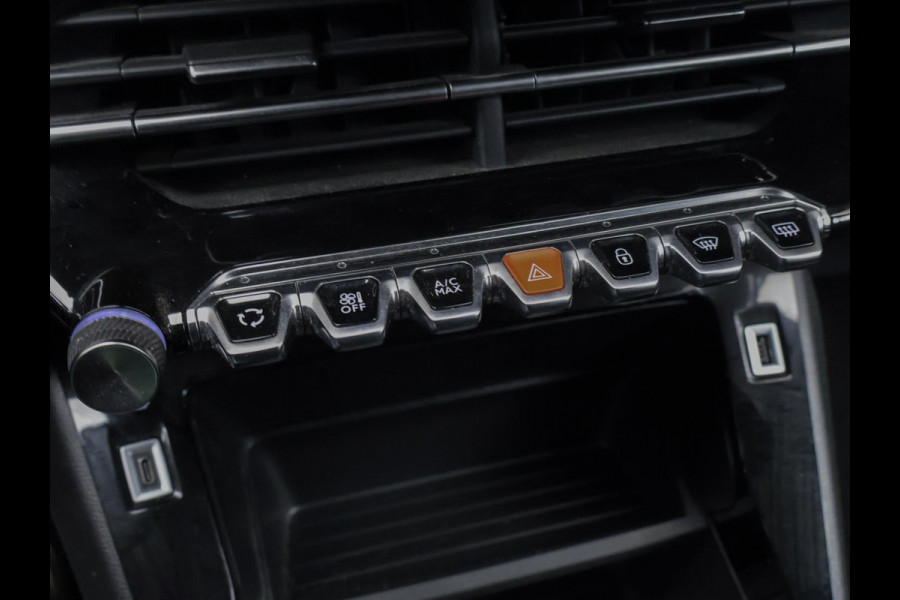 Peugeot 208 1.2 PureTech Allure Sport (APPLE CARPLAY,NAVI,PDC,CRUISE,LED,ELEKTRISCH PAKKET,SPORTSTOELEN,LM VELGEN)