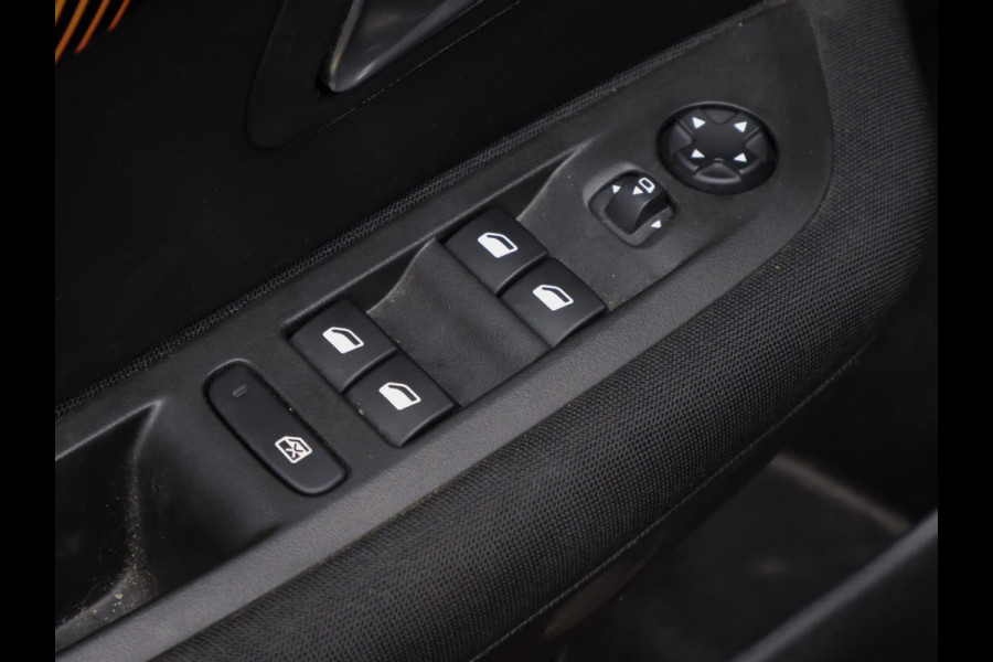 Peugeot 208 1.2 PureTech Allure Sport (APPLE CARPLAY,NAVI,PDC,CRUISE,LED,ELEKTRISCH PAKKET,SPORTSTOELEN,LM VELGEN)