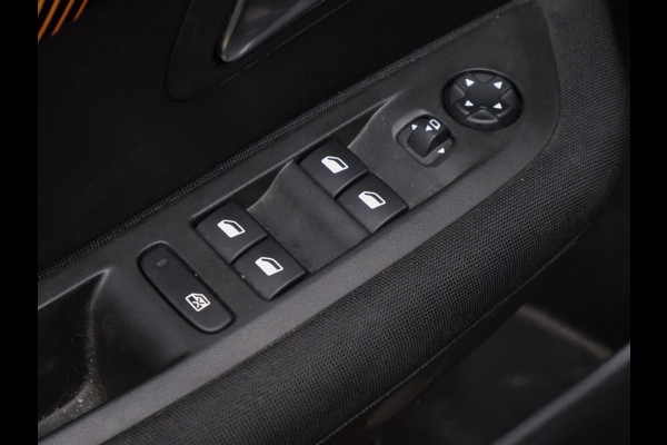 Peugeot 208 1.2 PureTech Allure Sport (APPLE CARPLAY,NAVI,PDC,CRUISE,LED,ELEKTRISCH PAKKET,SPORTSTOELEN,LM VELGEN)