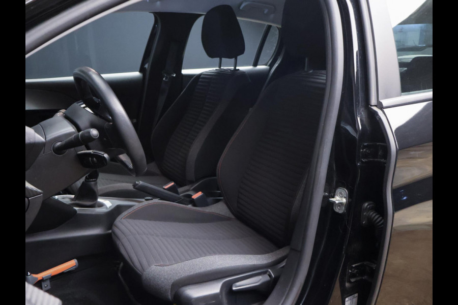 Peugeot 208 1.2 PureTech Allure Sport (APPLE CARPLAY,NAVI,PDC,CRUISE,LED,ELEKTRISCH PAKKET,SPORTSTOELEN,LM VELGEN)