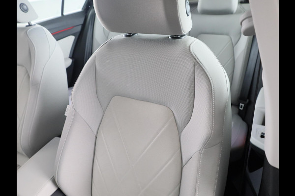 Volkswagen Golf 1.4 eHybrid Style 204 pk Automaat (DSG) | Navigatie | Parkeersensoren | Autom. airco (3 zones) | Stoelverwarming | LED koplampen |