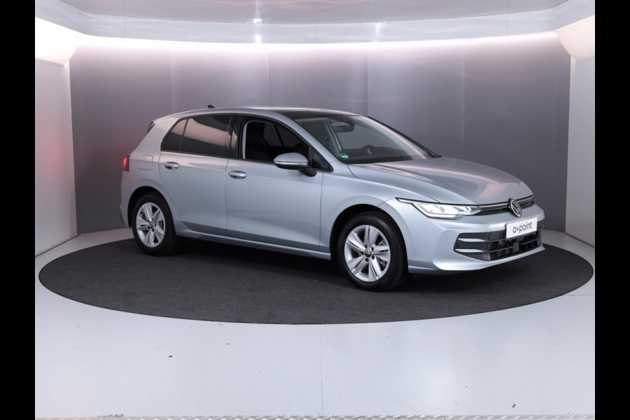 Volkswagen Golf 1.5 eTSI Life Edition 150 PK DSG | Verlengde garantie | Panorama dak | Velours bekleding | Head up Display | Stoel- en stuurverwarming |