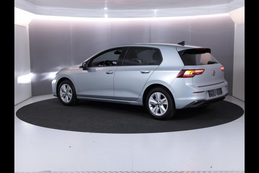 Volkswagen Golf 1.5 eTSI Life Edition 150 PK DSG | Verlengde garantie | Panorama dak | Velours bekleding | Head up Display | Stoel- en stuurverwarming |