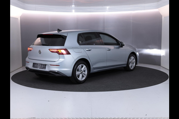 Volkswagen Golf 1.5 eTSI Life Edition 150 PK DSG | Verlengde garantie | Panorama dak | Velours bekleding | Head up Display | Stoel- en stuurverwarming |