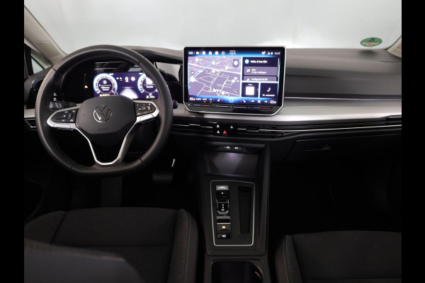 Volkswagen Golf 1.5 eTSI Life Edition 150 PK DSG | Verlengde garantie | Panorama dak | Velours bekleding | Head up Display | Stoel- en stuurverwarming |