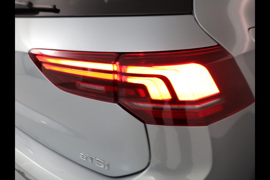 Volkswagen Golf 1.5 eTSI Life Edition 150 PK DSG | Verlengde garantie | Panorama dak | Velours bekleding | Head up Display | Stoel- en stuurverwarming |