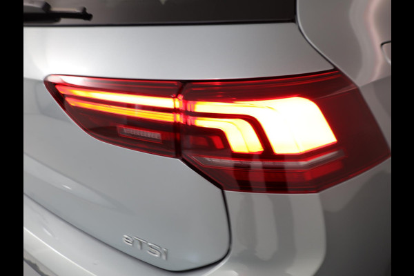 Volkswagen Golf 1.5 eTSI Life Edition 150 PK DSG | Verlengde garantie | Panorama dak | Velours bekleding | Head up Display | Stoel- en stuurverwarming |