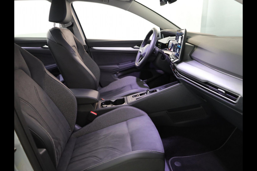 Volkswagen Golf 1.5 eTSI Life Edition 150 PK DSG | Verlengde garantie | Panorama dak | Velours bekleding | Head up Display | Stoel- en stuurverwarming |