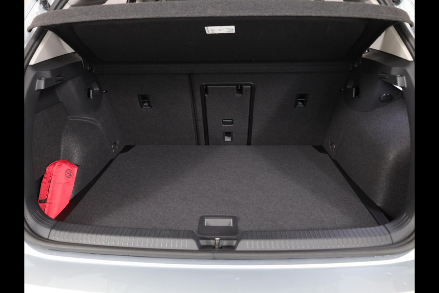 Volkswagen Golf 1.5 eTSI Life Edition 150 PK DSG | Verlengde garantie | Panorama dak | Velours bekleding | Head up Display | Stoel- en stuurverwarming |