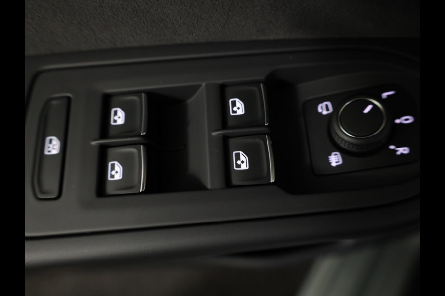 Volkswagen Golf 1.5 eTSI Life Edition 150 PK DSG | Verlengde garantie | Panorama dak | Velours bekleding | Head up Display | Stoel- en stuurverwarming |