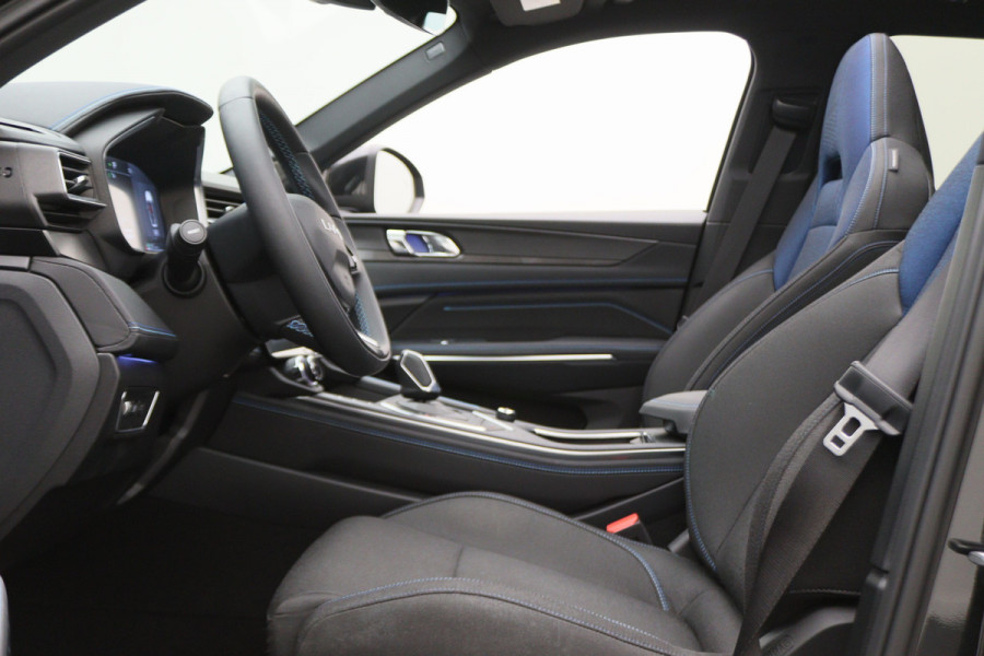 Lynk & Co 01 1.5 360° Camera, Panoramadak, Zwarte hemel, ACC, Apple Carplay, DAB, 20''