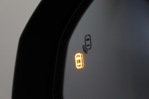 Lynk & Co 01 1.5 360° Camera, Panoramadak, Zwarte hemel, ACC, Apple Carplay, DAB, 20''