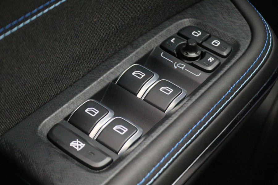 Lynk & Co 01 1.5 360° Camera, Panoramadak, Zwarte hemel, ACC, Apple Carplay, DAB, 20''