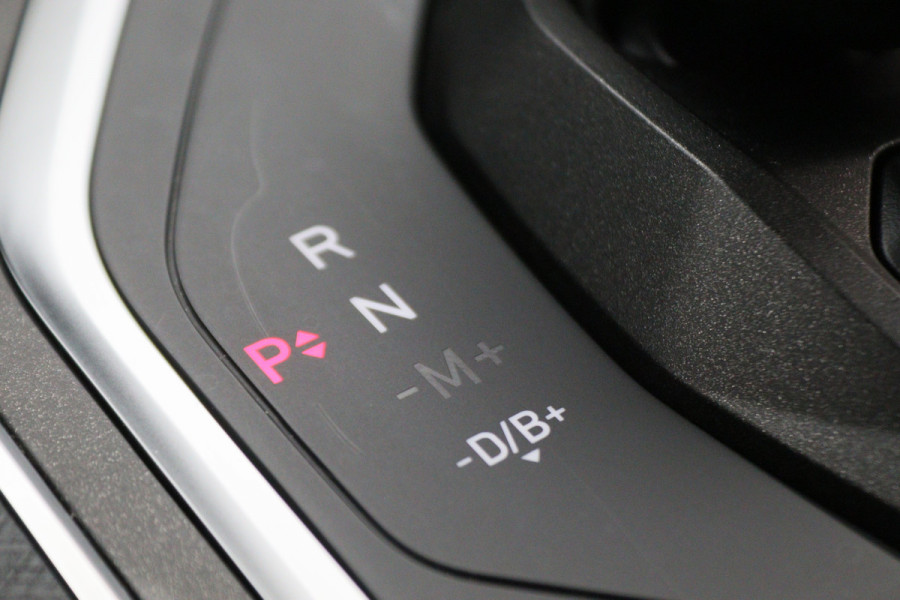 Lynk & Co 01 1.5 360° Camera, Panoramadak, Zwarte hemel, ACC, Apple Carplay, DAB, 20''