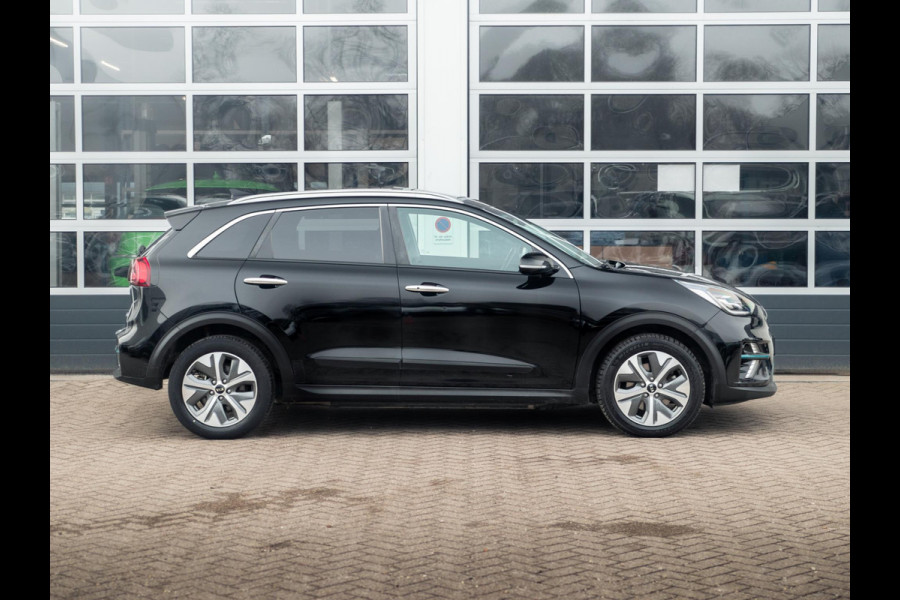 Kia e-Niro ExecutiveLine 64 kWh l Lederen bekleding l Stoel Stuurwielverwarming l JBL premium sound systeem l Schuifkantel dak l SOH 95,8 l