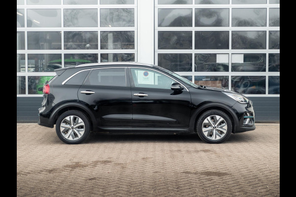 Kia e-Niro ExecutiveLine 64 kWh l Lederen bekleding l Stoel Stuurwielverwarming l JBL premium sound systeem l Schuifkantel dak l SOH 95,8 l