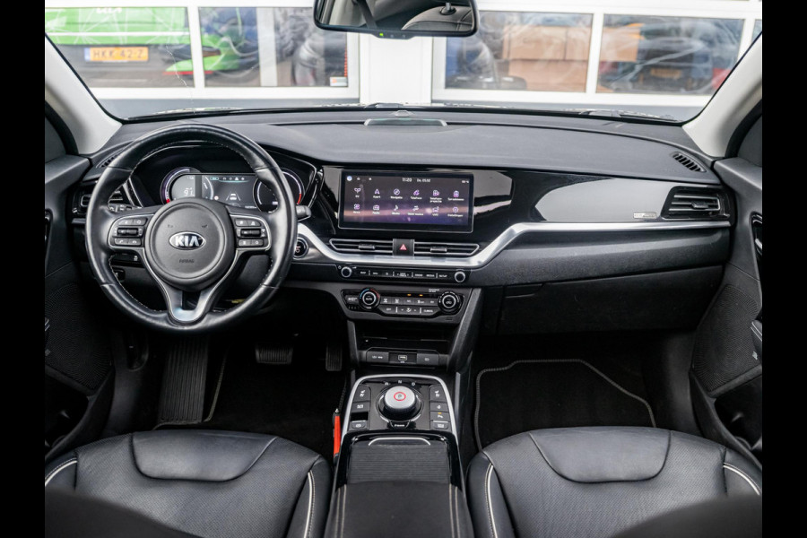 Kia e-Niro ExecutiveLine 64 kWh l Lederen bekleding l Stoel Stuurwielverwarming l JBL premium sound systeem l Schuifkantel dak l SOH 95,8 l
